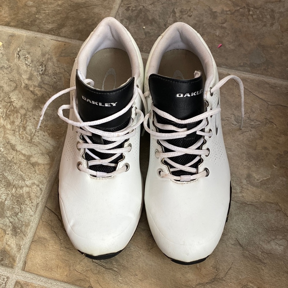 Oakley Mens size 8 Ripcord cleated Golf shoes